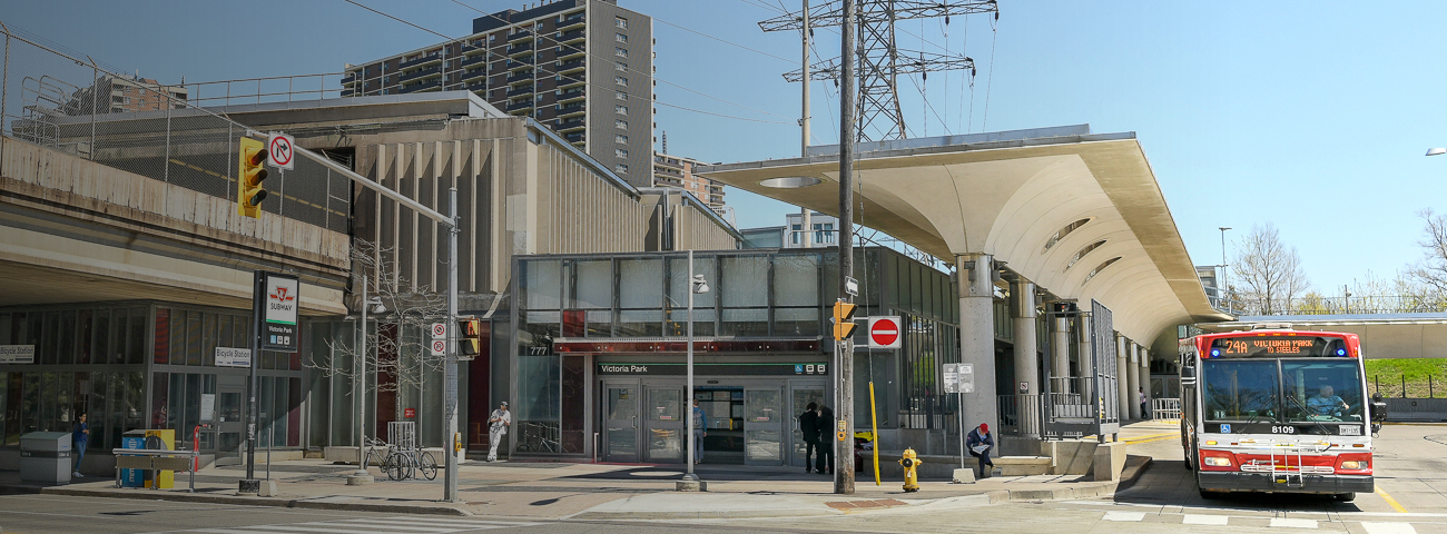 Bus departing from Victoria Park Station bus bay